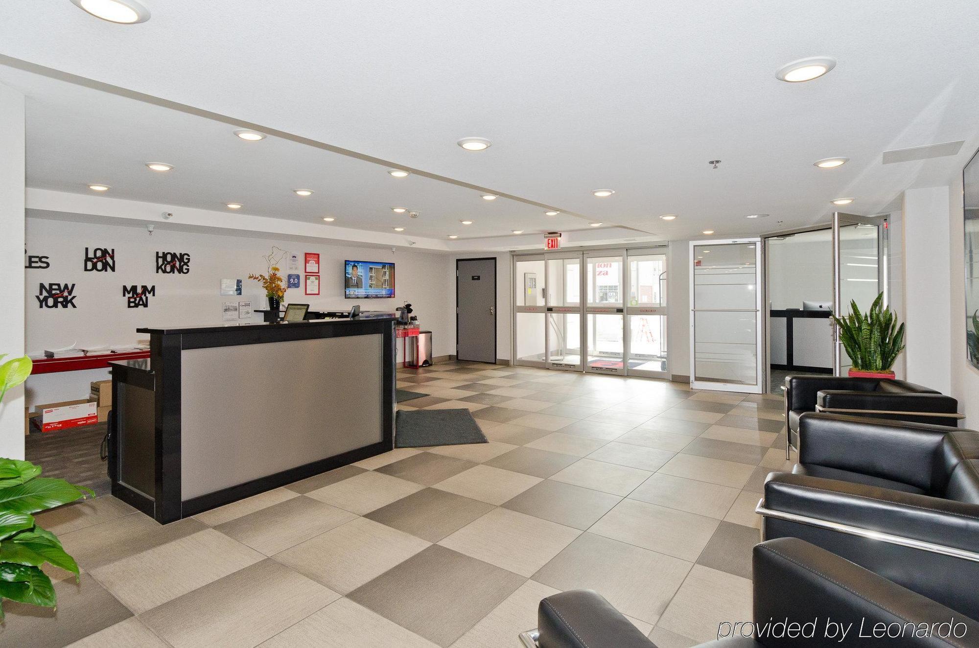 Hotel Elan YYC Esterno foto