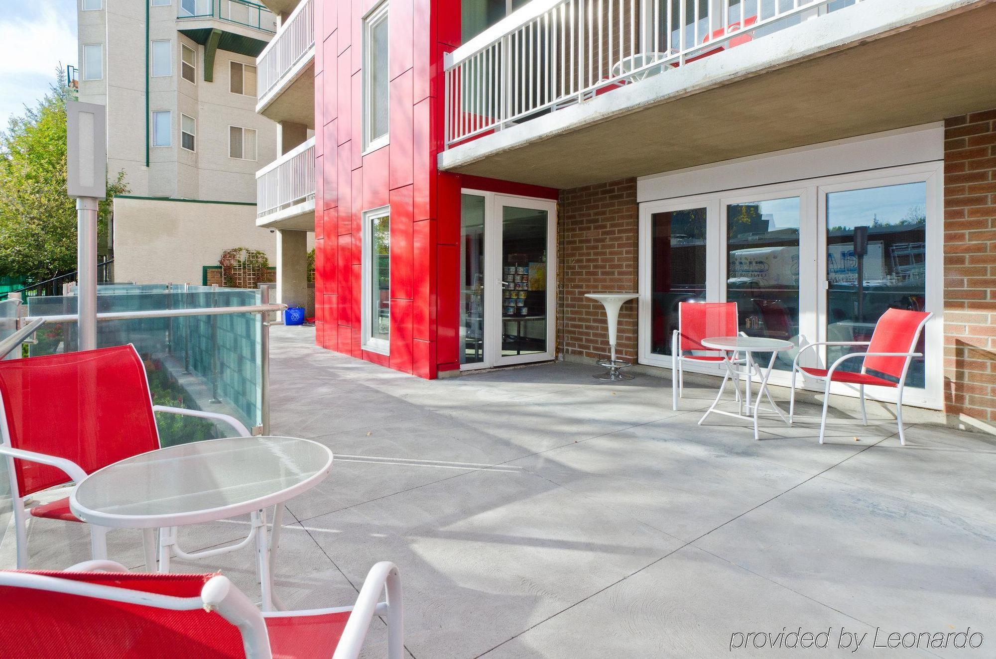 Hotel Elan YYC Esterno foto