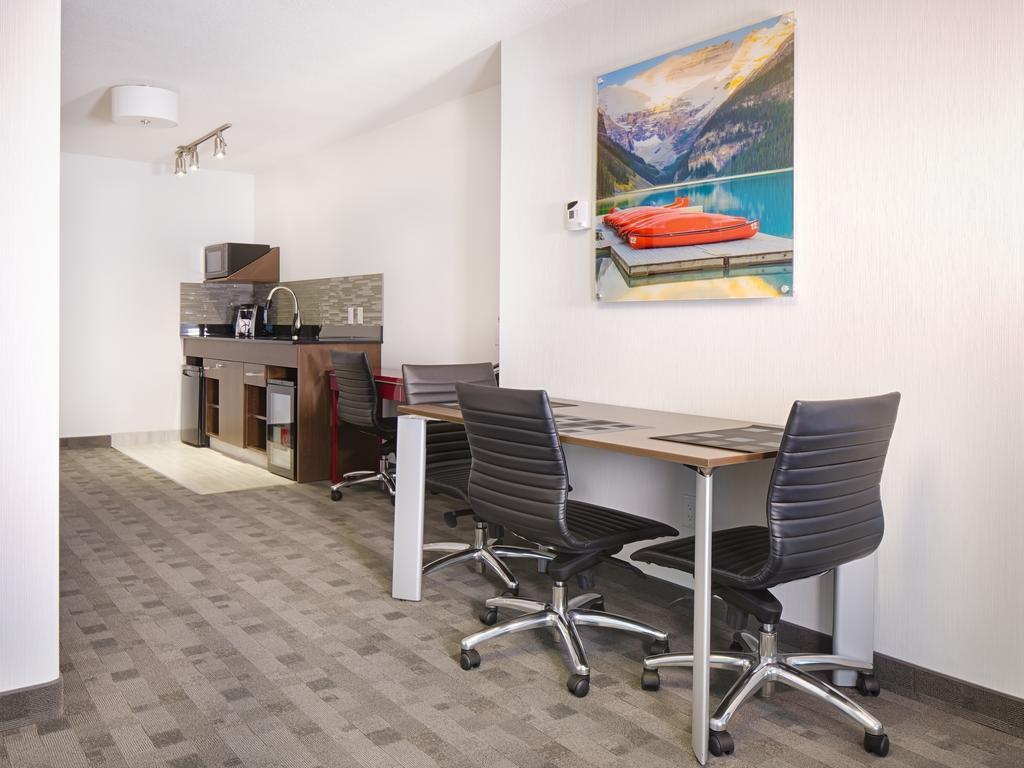 Hotel Elan YYC Esterno foto