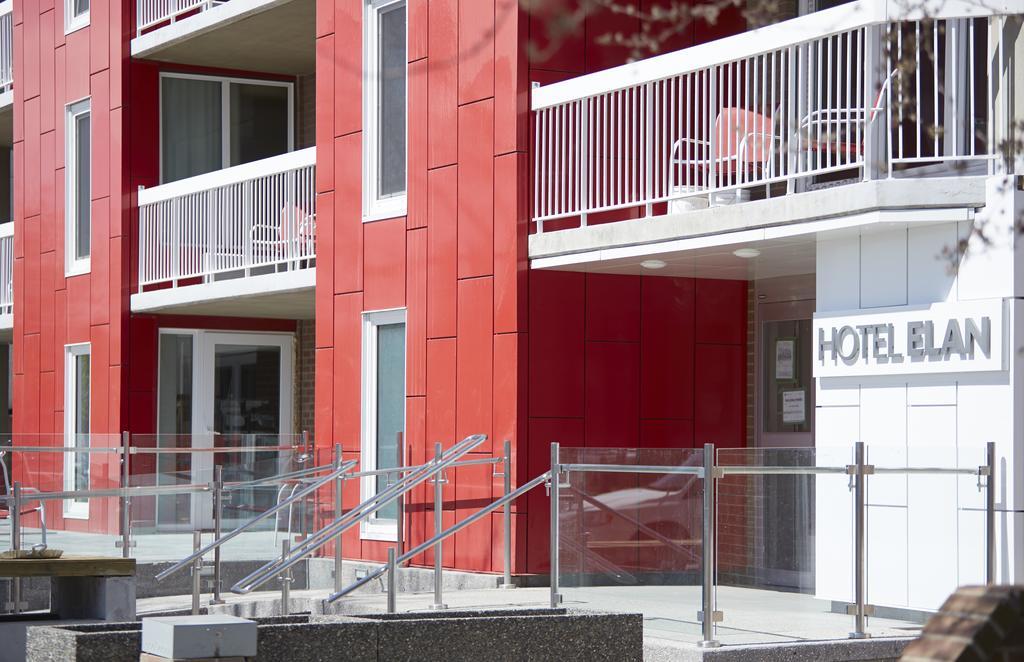 Hotel Elan YYC Esterno foto