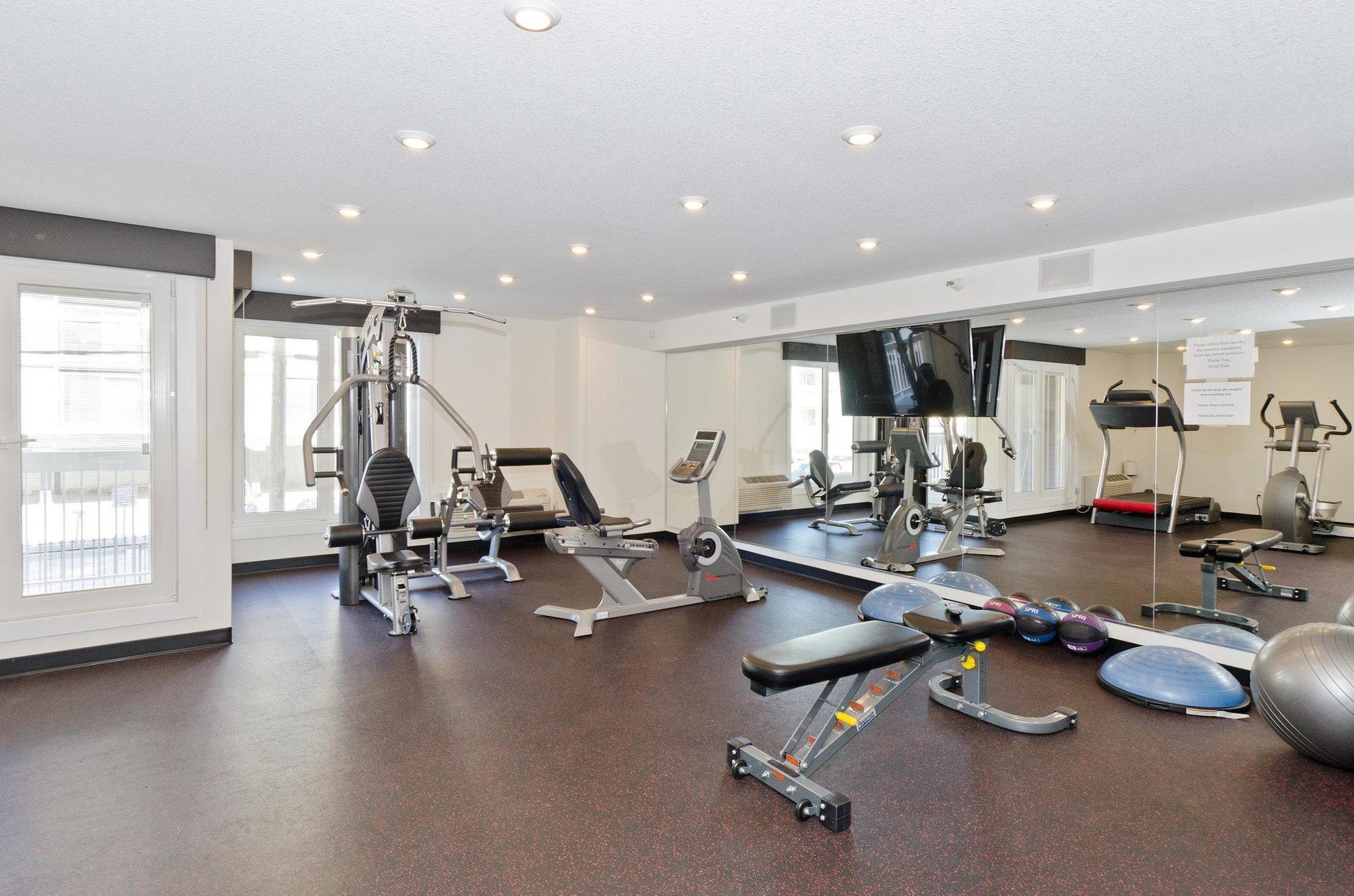 Hotel Elan YYC Esterno foto