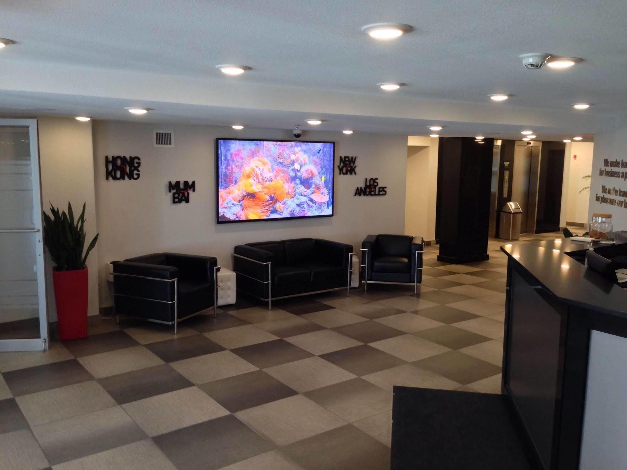 Hotel Elan YYC Esterno foto