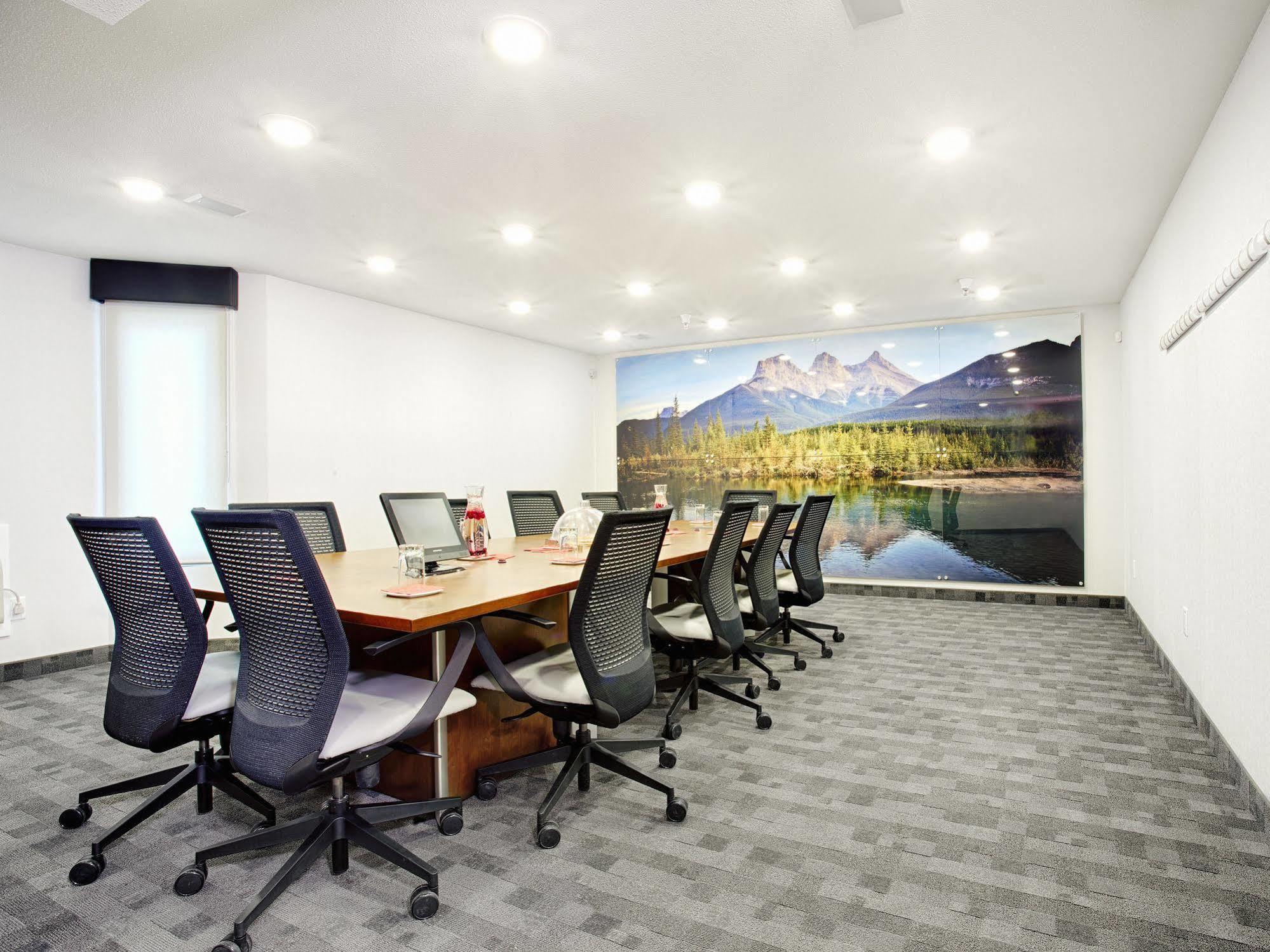 Hotel Elan YYC Esterno foto